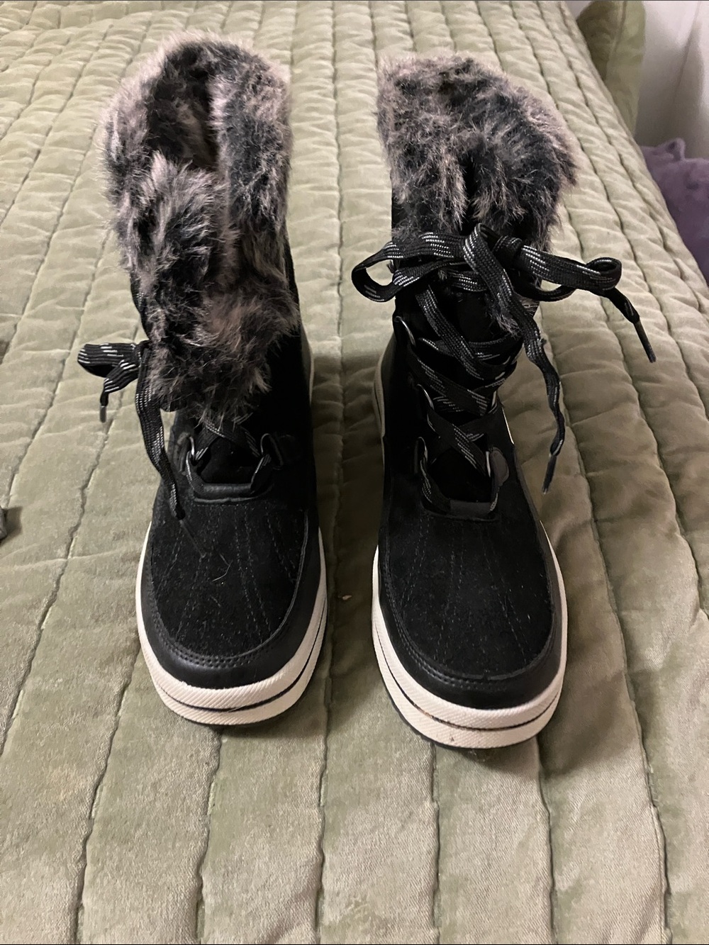 Women's Black Faux-Fur Lace-Up Winter Boots size 8